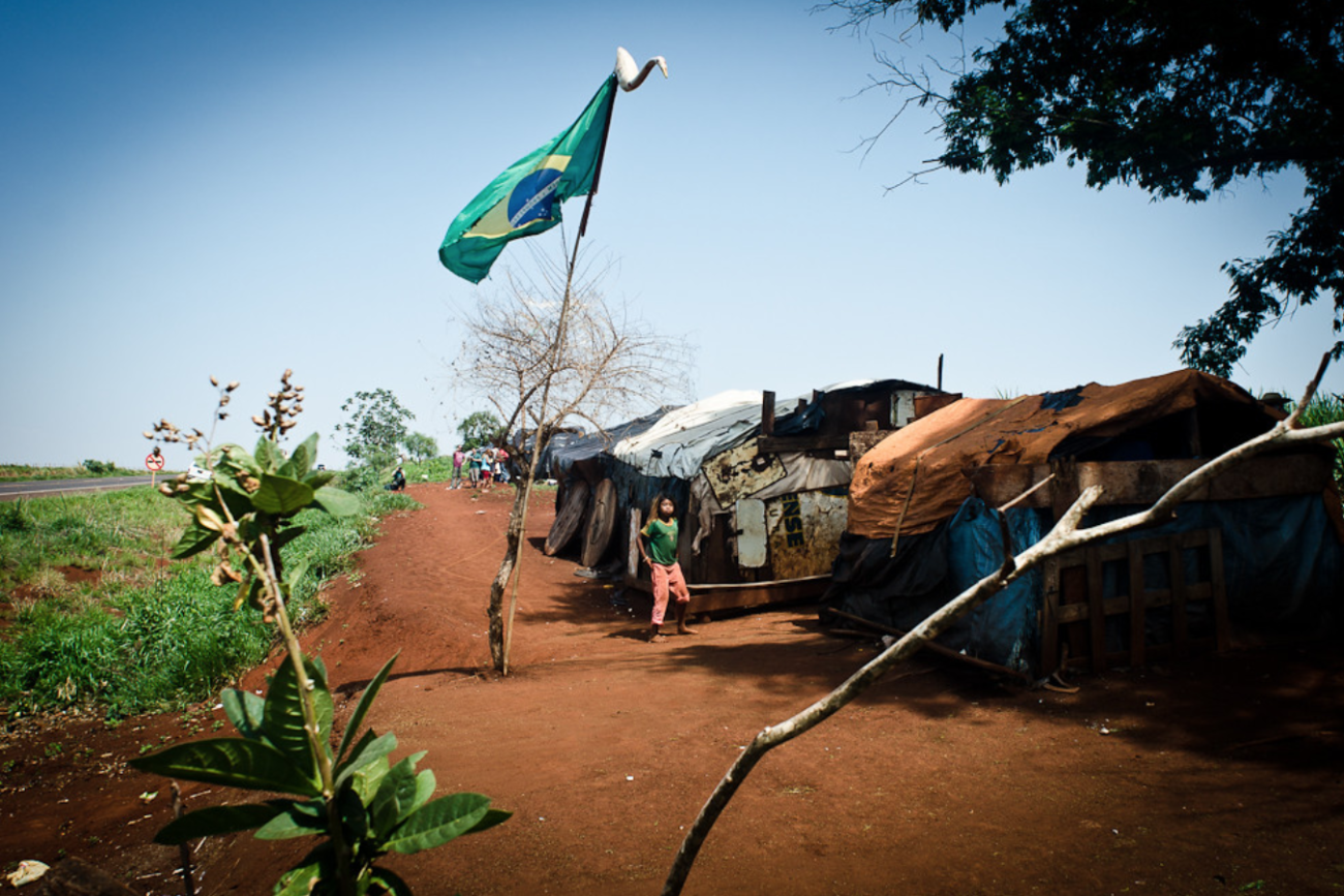 Famílias Guarani Kaiowá, de MS, sem segurança familiar, sem escola e sem atendimento à saúde. Fotos: Cimi e arquivo pessoal